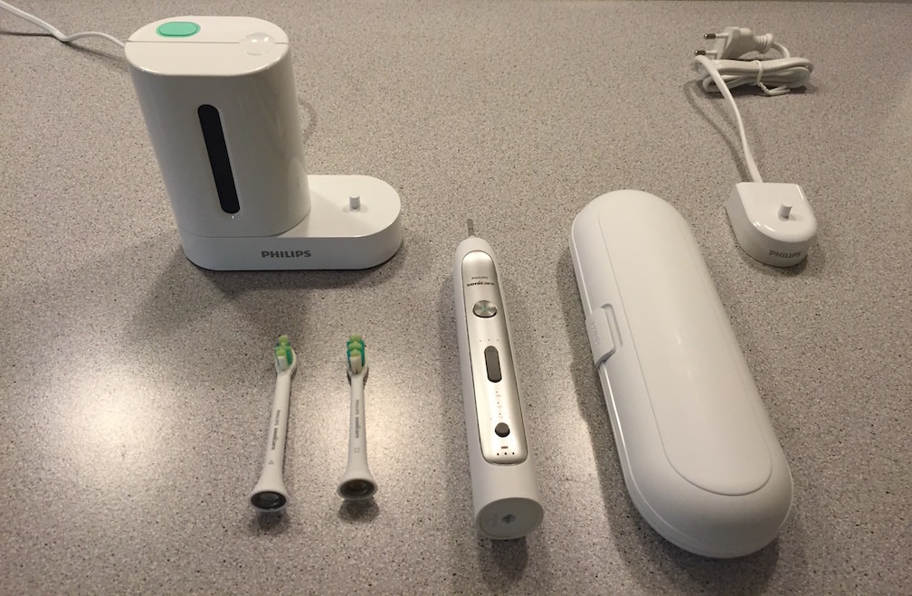 A Philips Sonicare Flexicare Platinum Sonic fogkefe tartalma